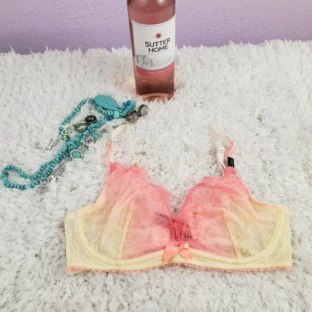 Victoria's Secrets VERY SEXY Chantilly Lace Orange Yellow 32 D Plunge